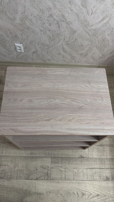 Шкаф для вещей, стол и тумба