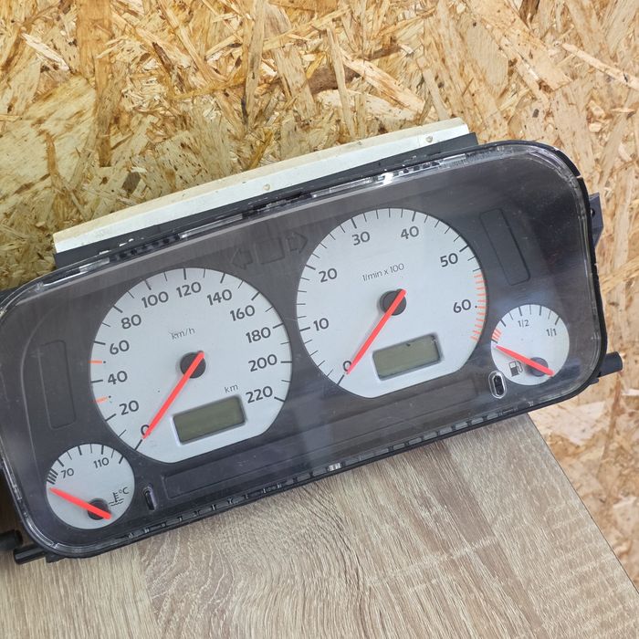 Щиток приборов Гольф 3