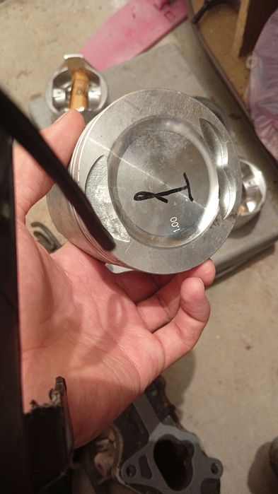 Блок цилиндров 2.0 на мазду 626.