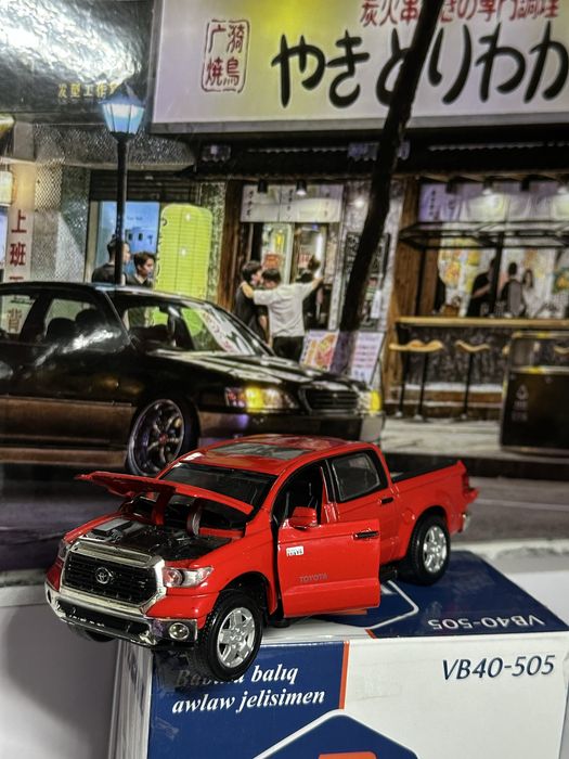 Продам две машинки комплектом вместе мастаб 1:32