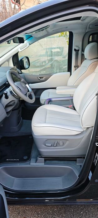 Продавам Hyundai Staria Premium 4x4 2.2 6+1