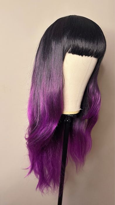 Черно-лилава омбре перука