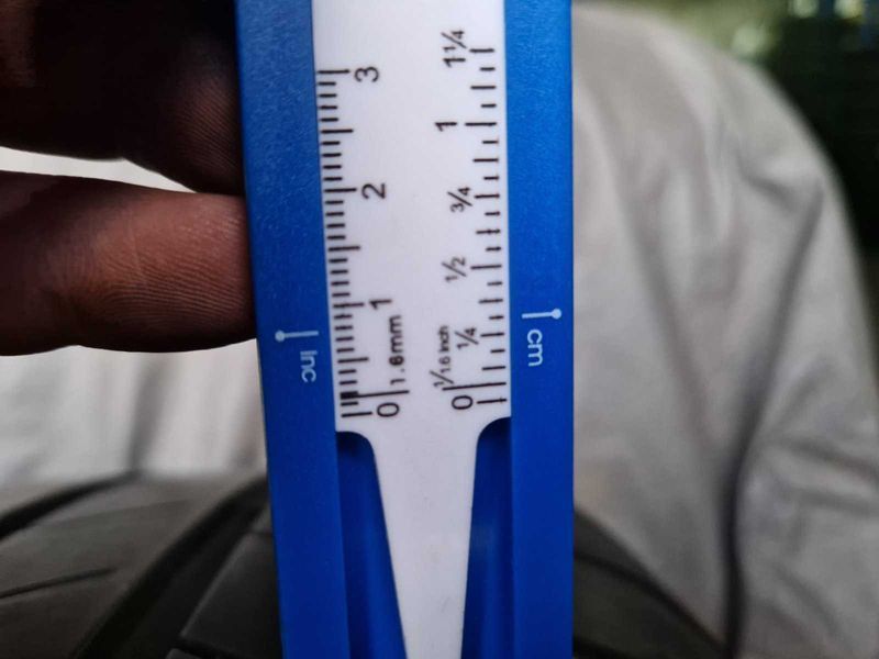 4 Bridgestone R19 245/50
летни гуми
DOT3518