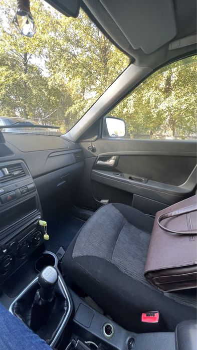 Машина приора 2 полулюкс