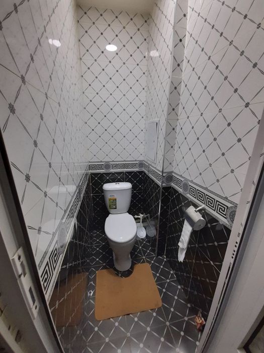 Под офис продаётся свою 2^3/1/4 Чиланзар 22 кирпич. балкон 2х6