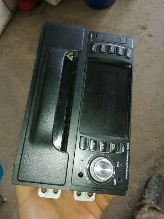navara d22, suport pahar și radio