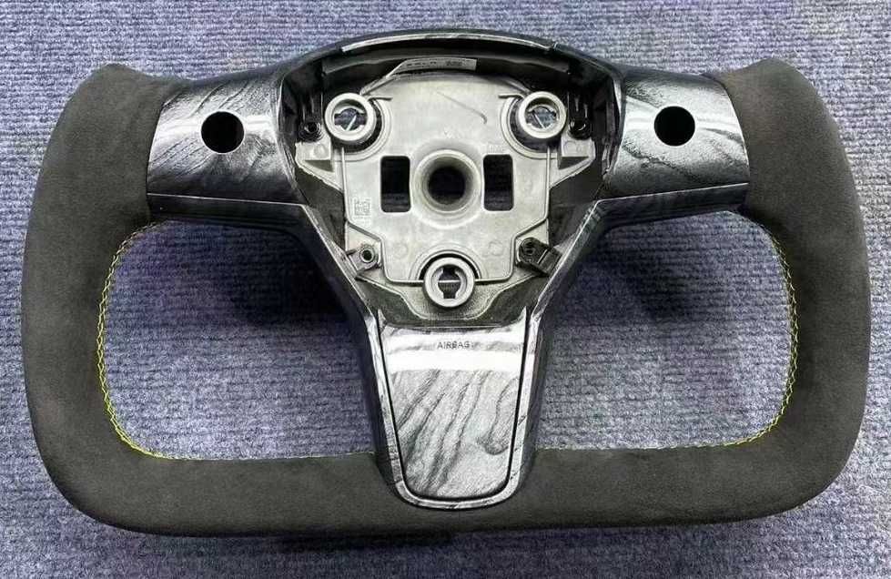 Tesla Custom Спортен Волан – Персонализиран Дизайн!