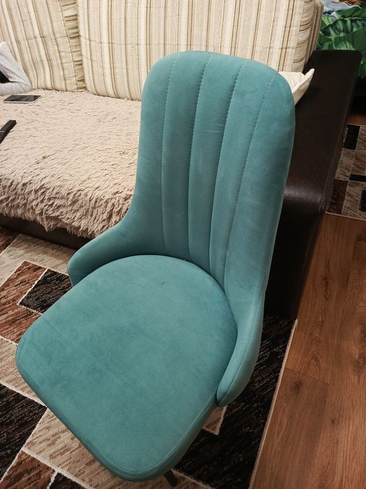 Продам два стула