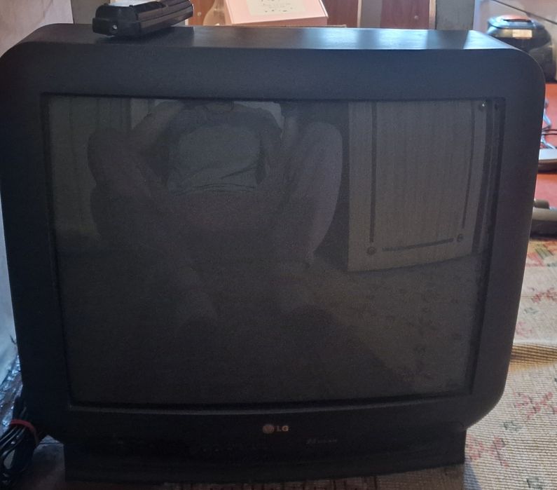 Продам телевизор LG (кинескопный)