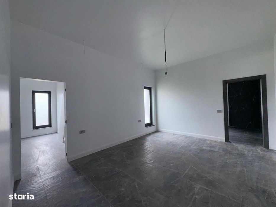 Vila construita la sol in Cartierul Atena cu teren generos