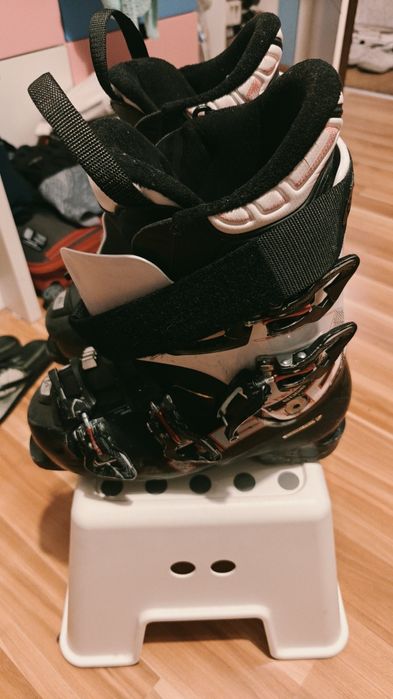 Продавам ски обувки HEAD