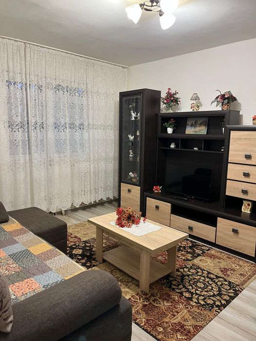 Persoana fizica închiriez apartament 2 camere