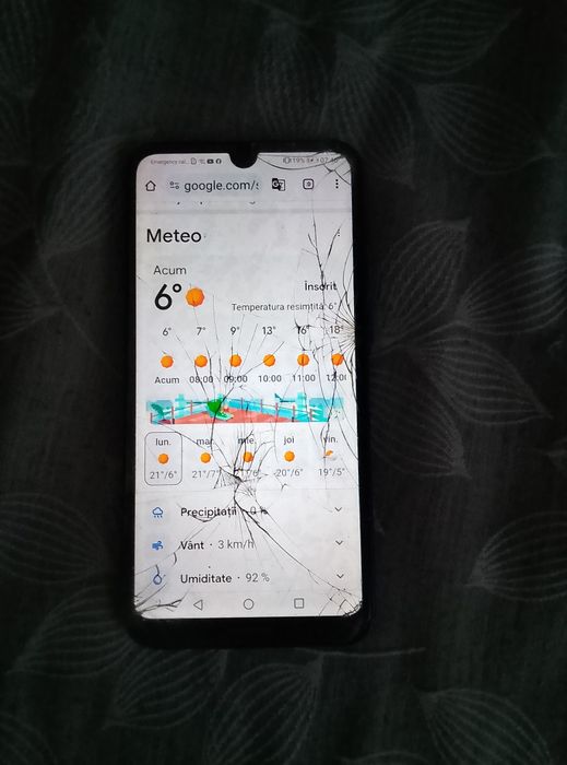 Vand telefon Huawei si tableta cu sim, telefonul are displayul crapat, dar functioneaza bine,