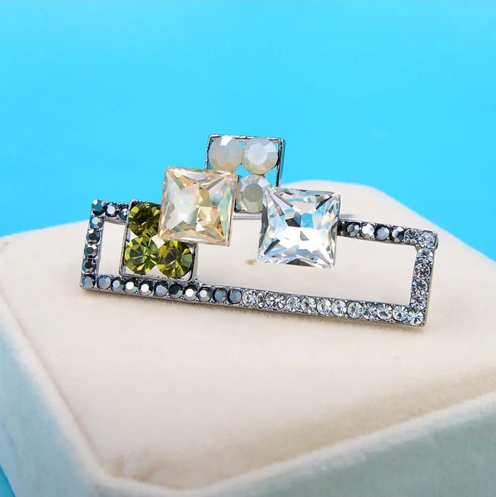 Брошь бижутерия НОВАЯ