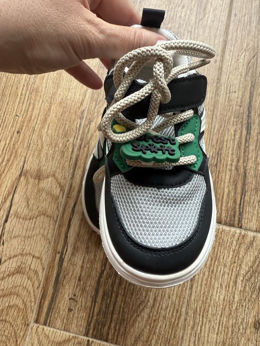 Adidasi noi marimea 27