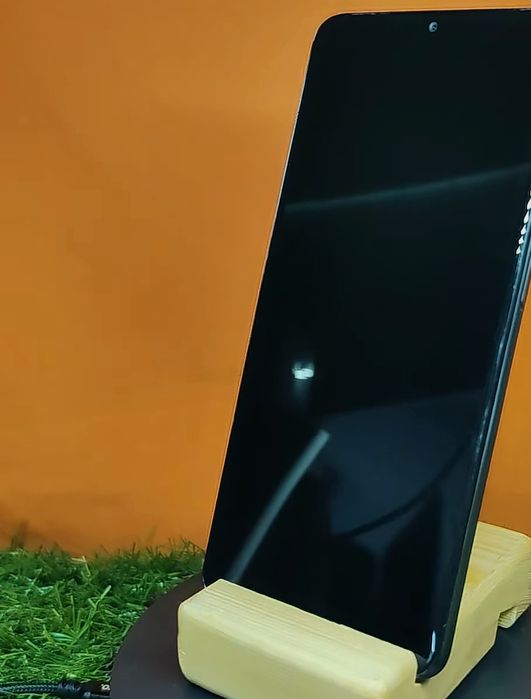 Samsung galaxy 12 сотилади