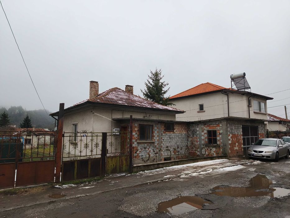 къща, Костенец,  РЗП 75м2 , двор 902 м2 , двоен гараж и къща за гости