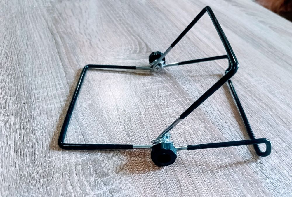 Поставка за таблет/книга/телефон