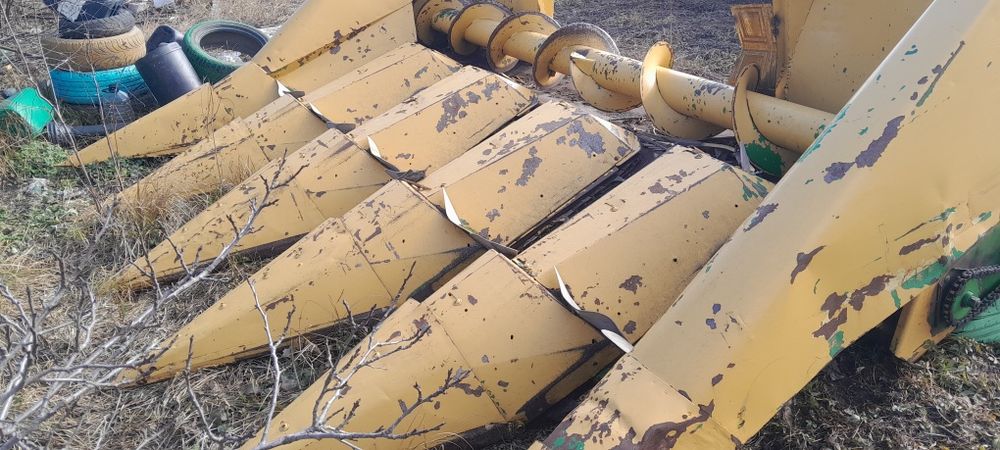 Vând masa de porumb cu 5 randuri