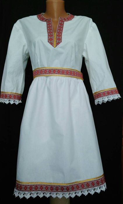 Дамска рокля с шевици