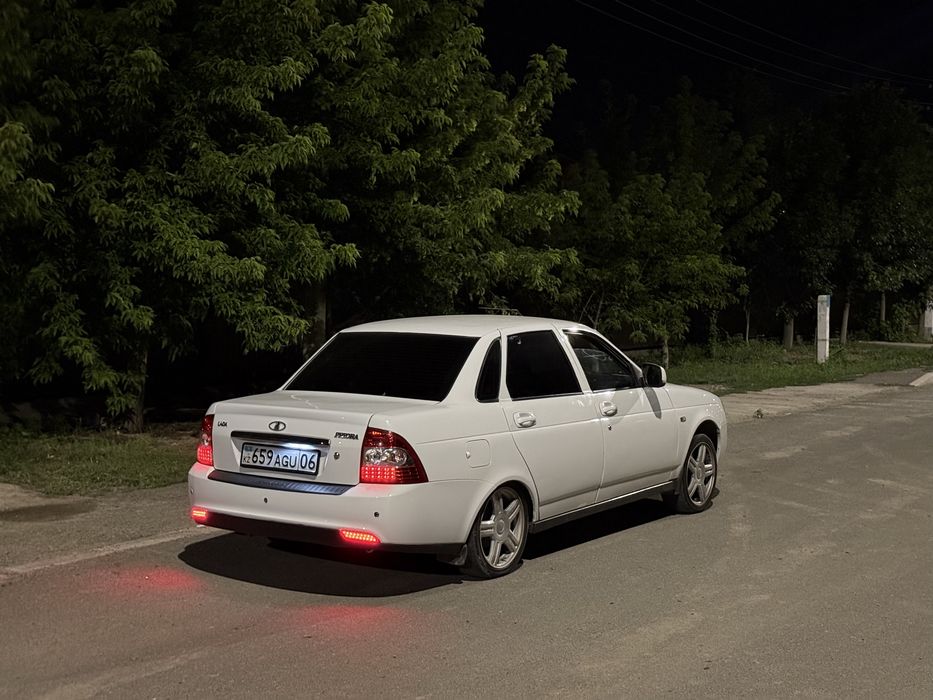 Приора 2 сатылад срочно!