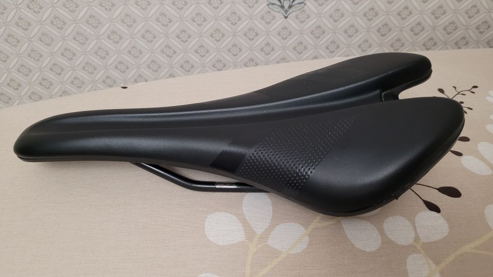 Седло для велосипеда Giant Contact Forward