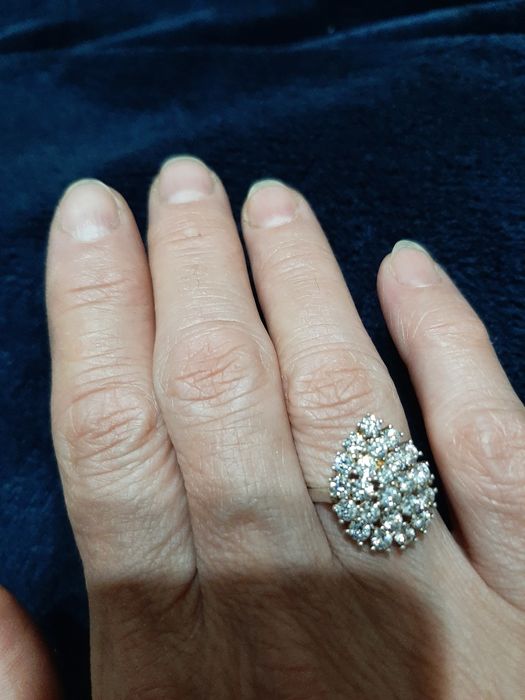 Продам кольцо серебро.