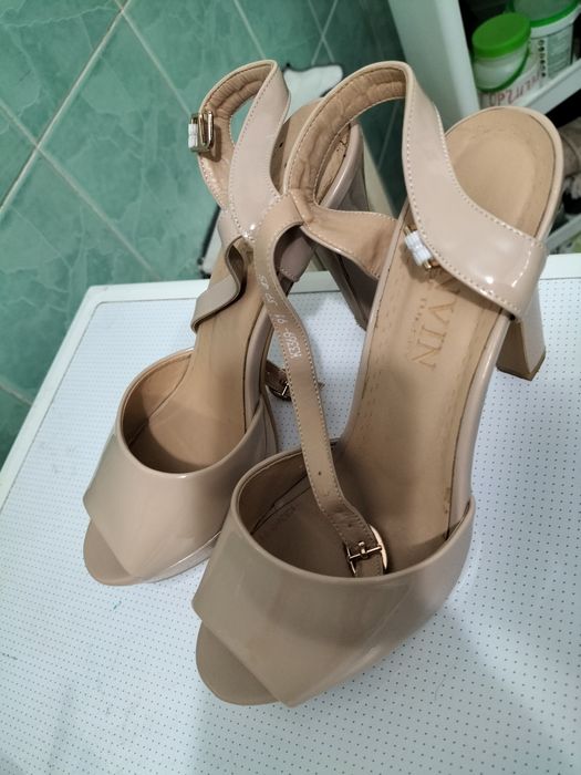 Босоножка почти новый