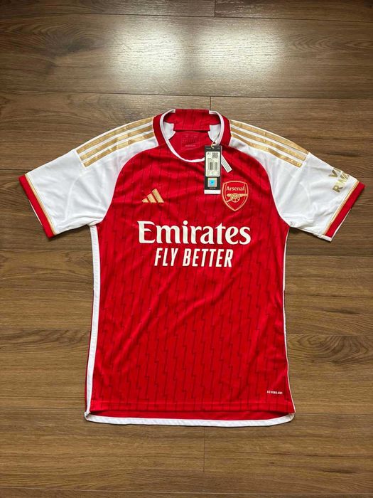 Нови оригинални екипи на Арсенал