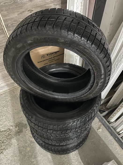 Зимные шины 215/55R17