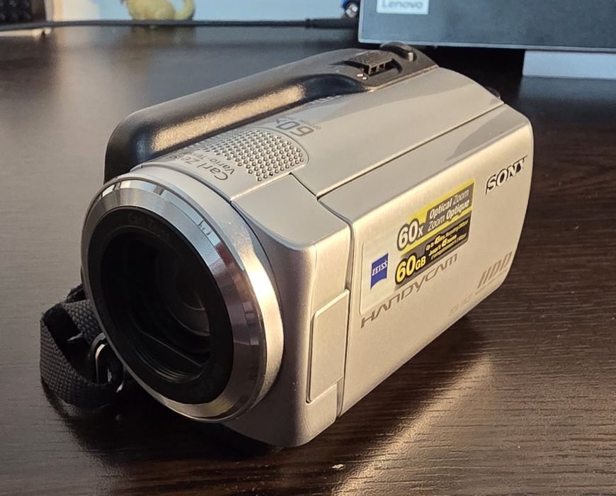 Vand Sony Handycam DCR-SR37E – camera video digitala cu HDD,