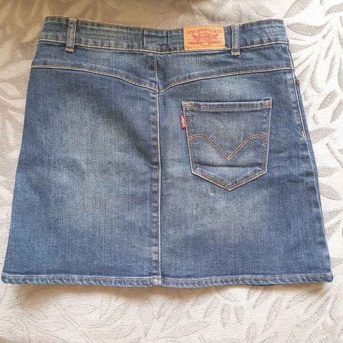 Дамска пола desigual, Levi's,pull&bear,stradivarius