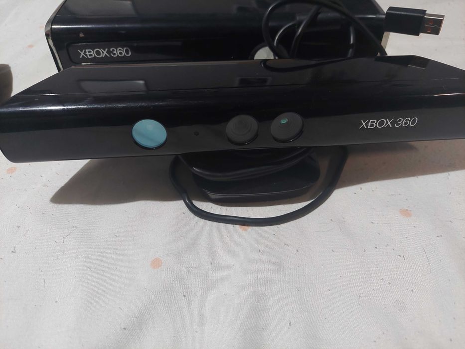 Xbox360  с 2 джойстика и kinect+игри