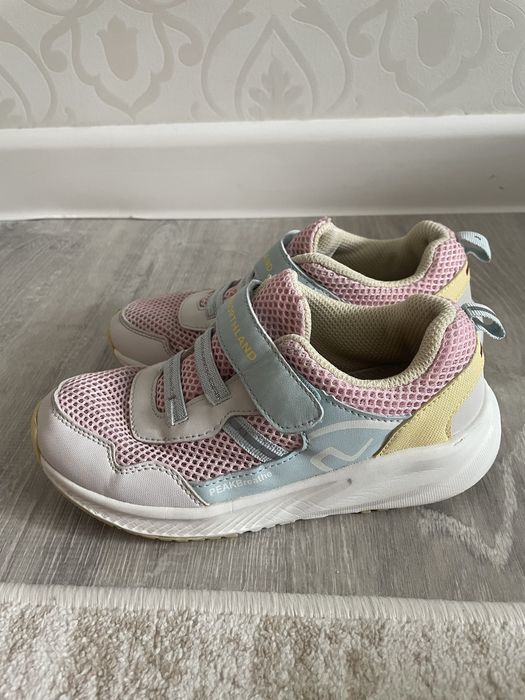 Кроссовки для девочки