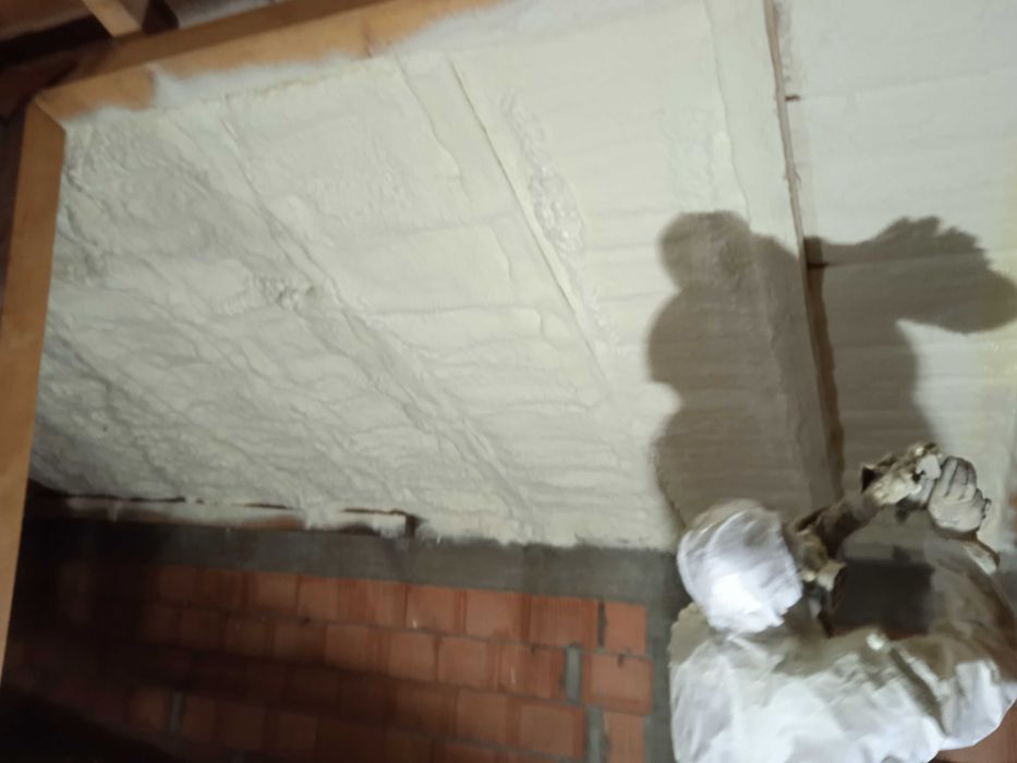 Izolație cu spuma poliuretanica celula inchisa sau celula deschisa