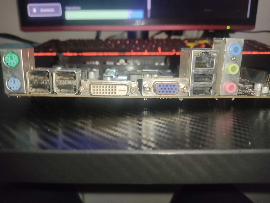 Продавам дъна платка msi microatx ddr3