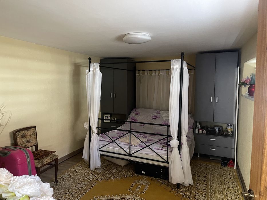 inchiriez apartament 2 camere (60 mp) intr-o casa cu curte comuna