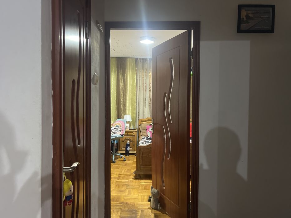 Vând apartament 3camere , decomandat !