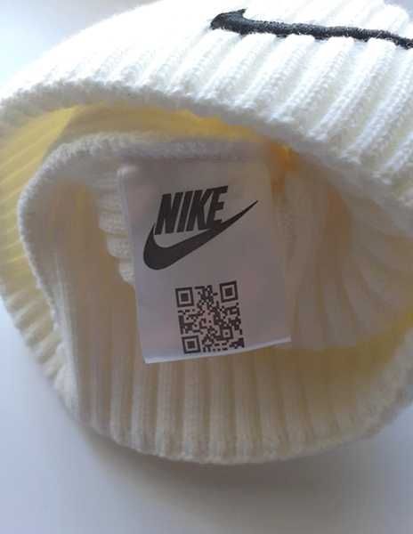 Caciula Nike alba