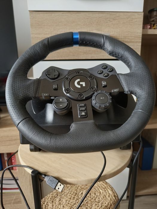 Set Volan Logitech G923 Trueforce + Schimbător viteze Logitech Driving Force