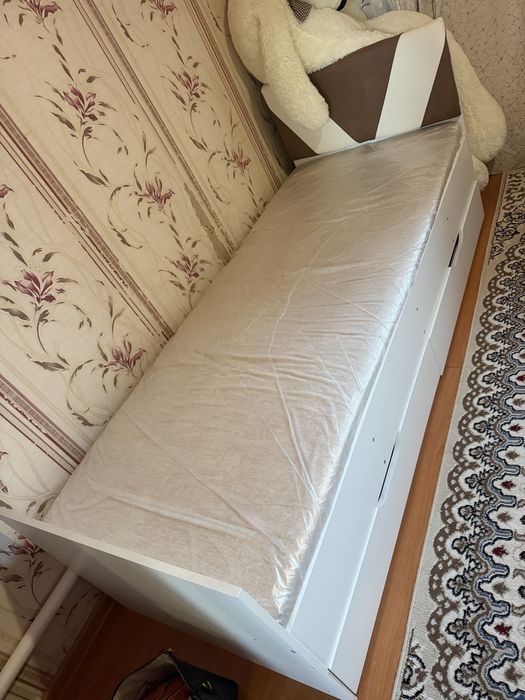 Кровать для спальни