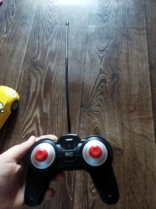 Машинка на пульте управления