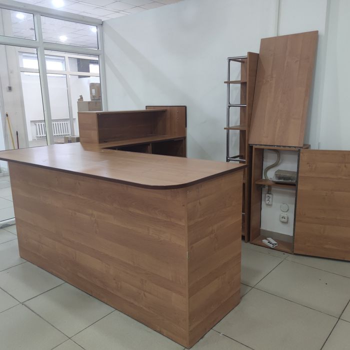 Стол офисный для торговой площади