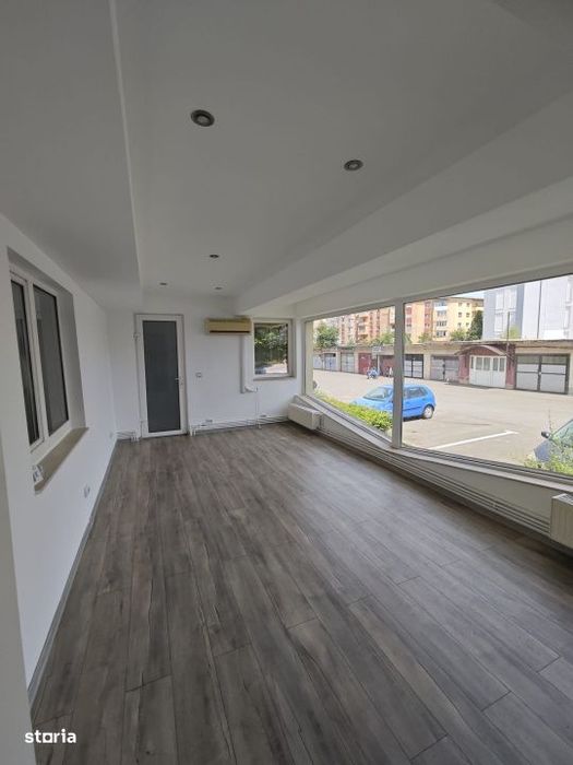 Apartament spatios,de vanzare, 3 camere, 98 mp, zona Petru Rares