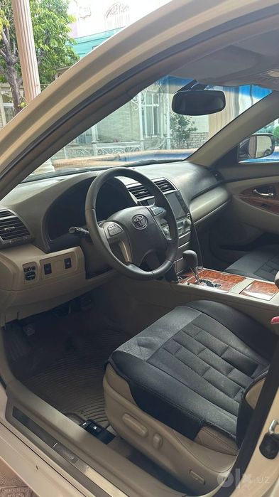 Toyota Camry sotiladi