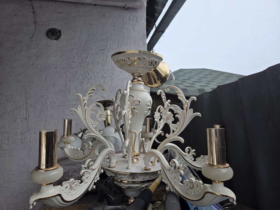 Люстры б/у рабочее, в хорошем состоянии