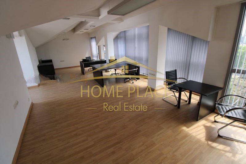 Дава се под наем Офис в Варна, Червен площад - 93 кв.м за 714 € - Снимка #1