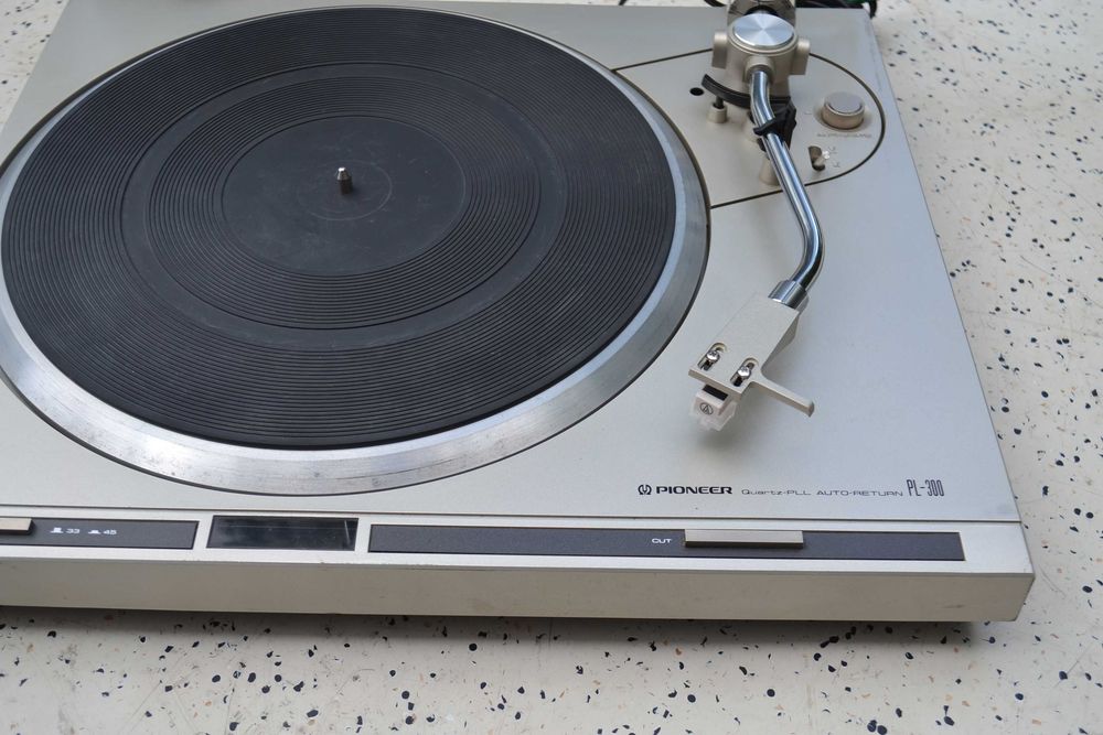 Pick up Pioneer PL 300