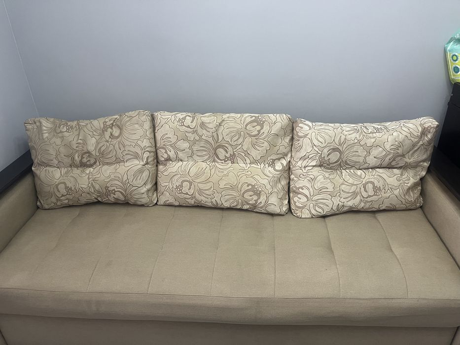 Отличный малогабаритный диван