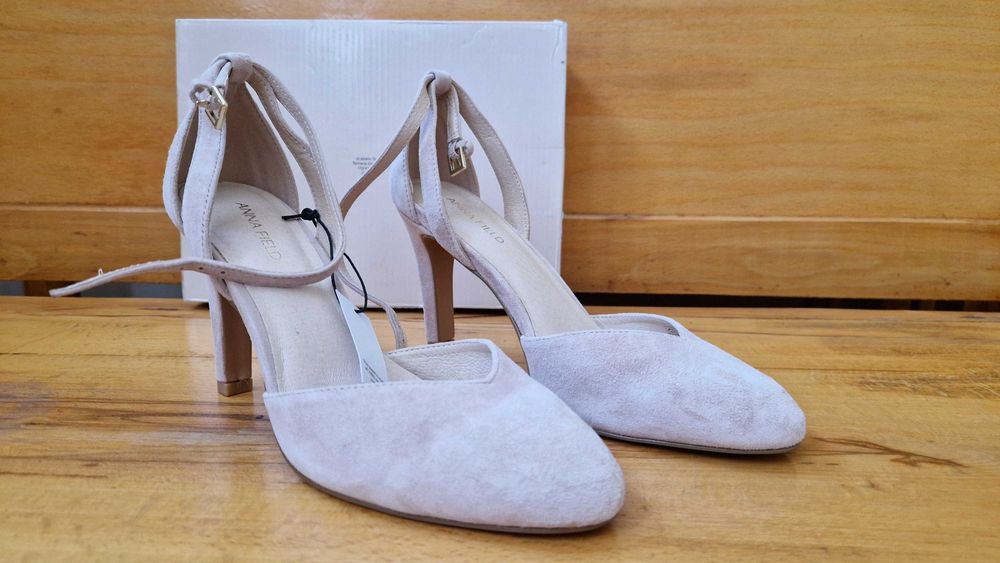 Обувки естествен велур